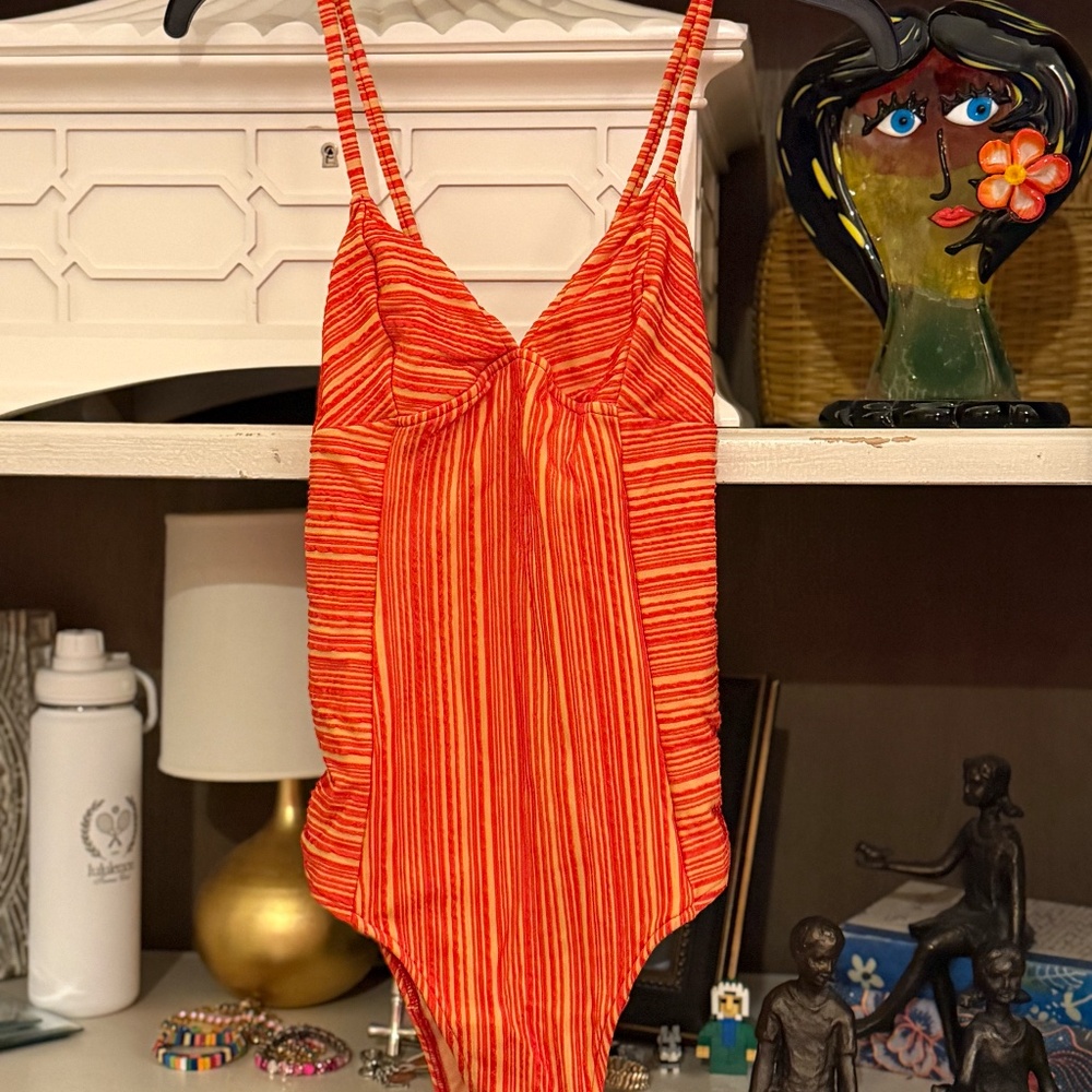 Seea Tia swimsuit cherry rib large L nwot - Picture 4 of 6